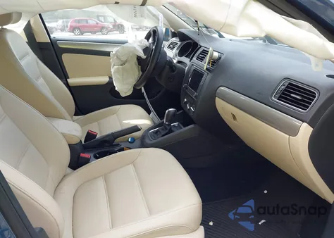 2018 Volkswagen Jetta 1.4T Se/1.4T Wolfsburg Edition из США, поврежденный, VIN 3VWDB7AJ1JM255957